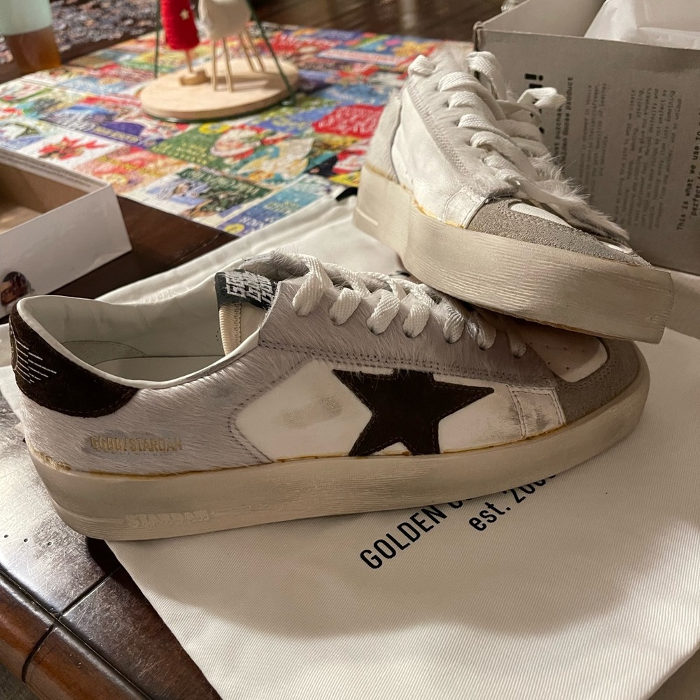 Golden Gooses 
Men’s 40
Stardan 
NEVER WORN